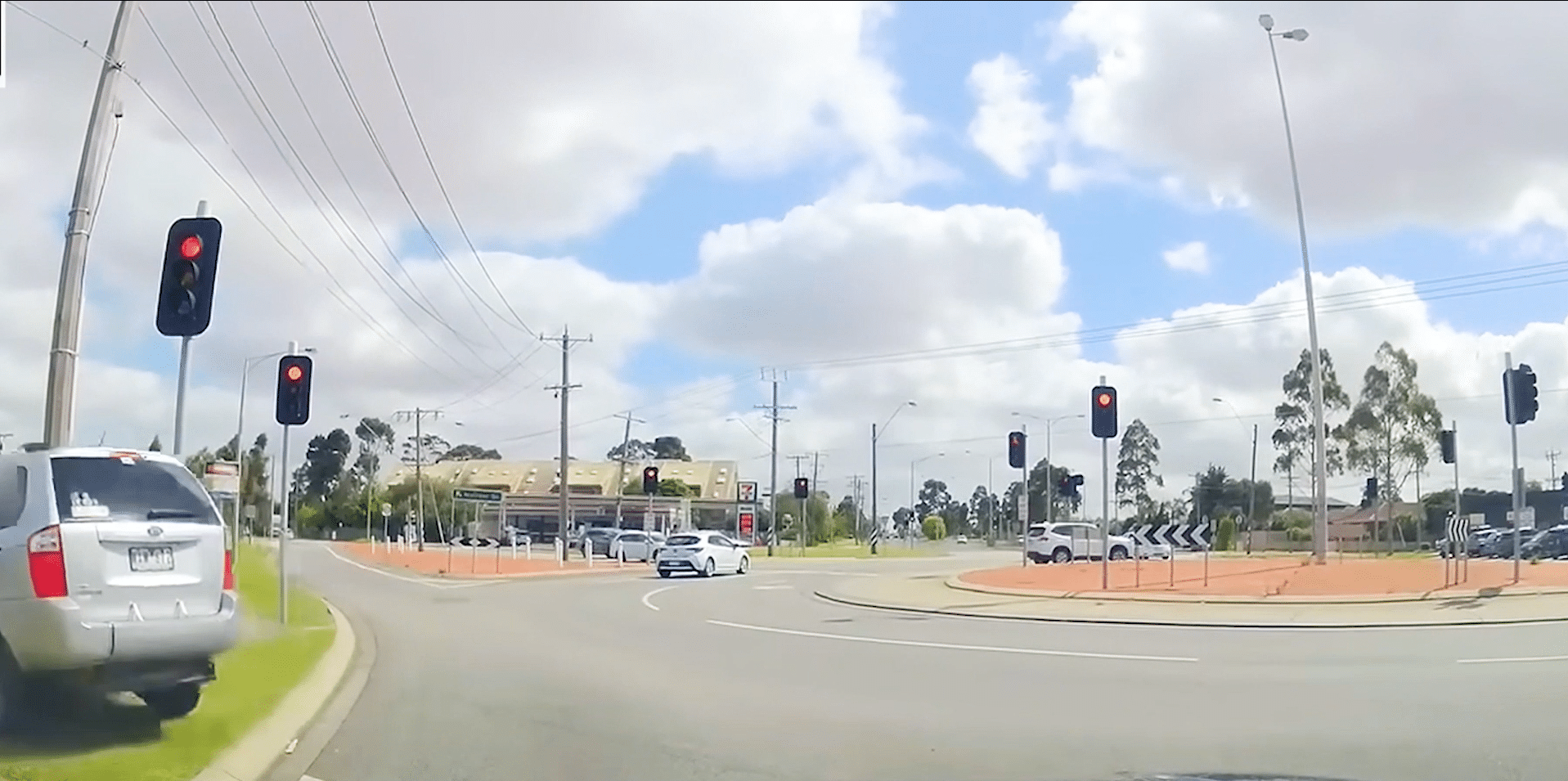 Safe System Snippet 303: Signalised Roundabouts