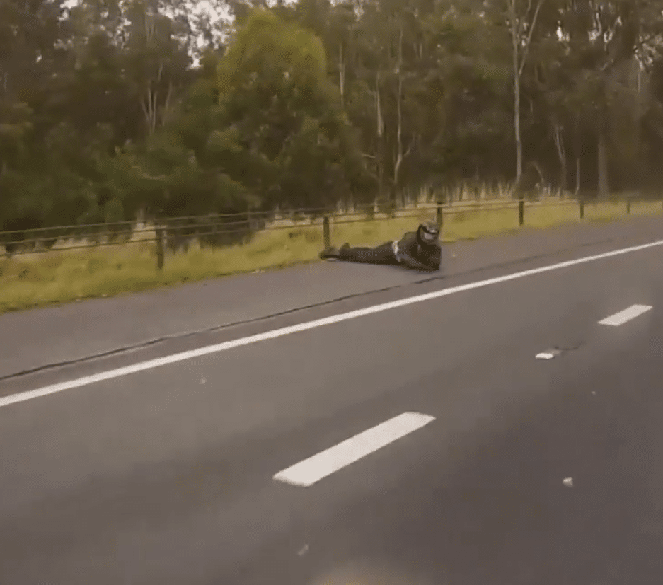 Kenngineering Notes: Another motorcyclist NOT hitting a wire rope safety barrier